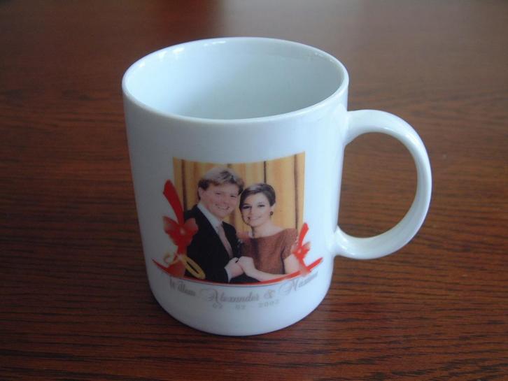 oor mok beker huwelijk van Willem Alexander en Maxima, Verzamelen, Koninklijk Huis en Royalty, Zo goed als nieuw, Servies, Nederland