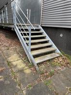Gebruikte stalen trap met hellingbaan en bordes, Doe-het-zelf en Verbouw, Ladders en Trappen, Ophalen, Gebruikt, Trap, Nvt