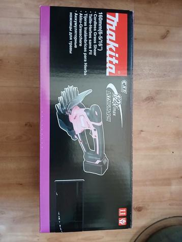 Nieuwe Makita UM600DZP Graskantenschaar beschikbaar voor biedingen