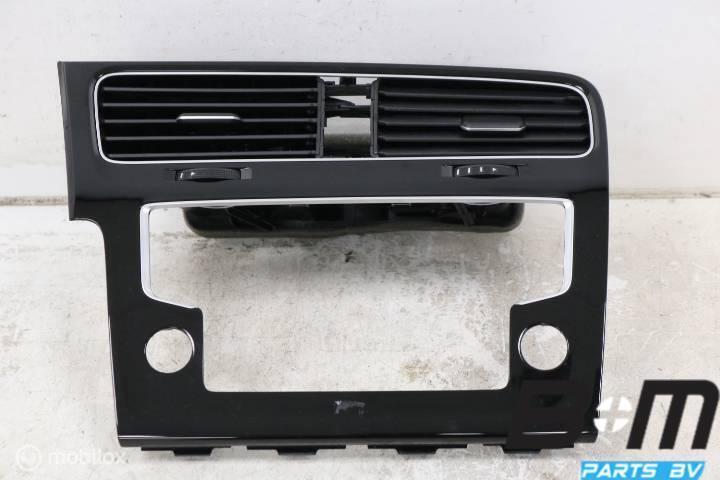 Lakzwarte navigatie omranding VW Golf 7 5G1819743D, Auto-onderdelen, Dashboard en Schakelaars, Gebruikt