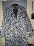 Zeer mooie zachte warme lange jas, in panter motief, maat 44, Beige, Maat 42/44 (L), Ophalen of Verzenden, Zo goed als nieuw