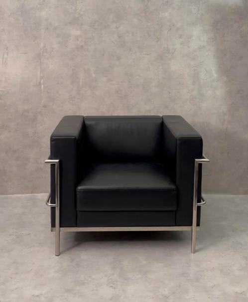 2x Replica Fauteuil Cassina LC3/ zwart / samen €600, Huis en Inrichting, Fauteuils, Gebruikt, Leer, 50 tot 75 cm, 75 tot 100 cm