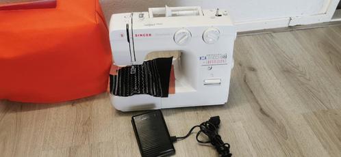 Naaimachine Symphonie II 7020 werkt goed, Hobby en Vrije tijd, Naaimachines en Toebehoren, Zo goed als nieuw, Naaimachine, Overige merken