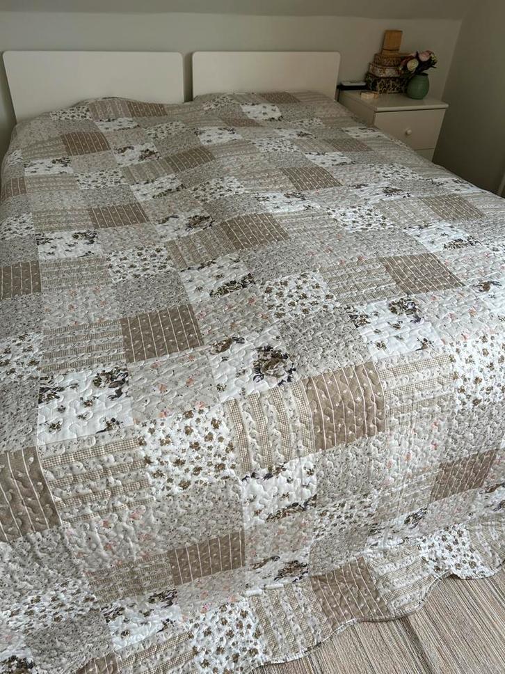 Lits Jumeaux Sprei Beige/Wit, Huis en Inrichting, Slaapkamer | Beddengoed, Zo goed als nieuw, Deken of Dekbed, Tweepersoons, Beige