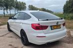 BMW 3-Serie GT 320i Xdrive 184pk AUT LEER PANO SCHUIFDAK NAP, Auto's, BMW, 1998 cc, 4 cilinders, Wit, Origineel Nederlands