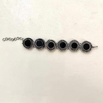 Armband beschikbaar voor biedingen