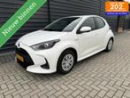 Toyota Yaris 1.5 Hybrid Active Navi Camera Clima trekhaak, Gebruikt, 450 kg, Wit, Bedrijf
