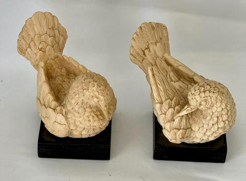 Twee vintage Santini duiven sculptuurbeeldjes op zwarte voet, Verzamelen, Beelden en Beeldjes, Gebruikt, Dier, Ophalen of Verzenden