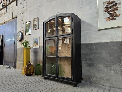 Vintage Houten Boog Vitrinekast Zwart | Boogvitrine Kast, Huis en Inrichting, Kasten | Vitrinekasten, Gebruikt, 150 tot 200 cm