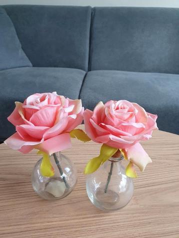 Kunstbloem in glazen potje beschikbaar voor biedingen