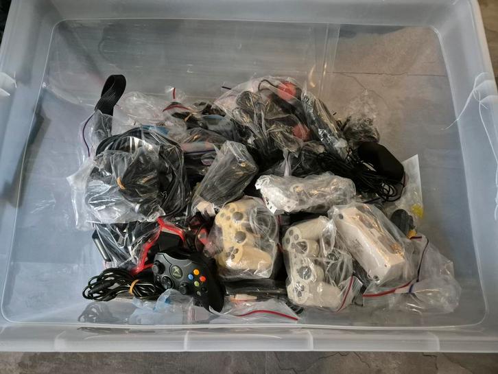 Grote verzameling gaming controllers + accessoires, Spelcomputers en Games, Spelcomputers | Overige, Gebruikt, Ophalen of Verzenden
