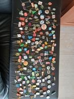 Vintage Speldjes Verzameling in Sigarenkist, Verzamelen, Speldjes, Pins en Buttons, Ophalen of Verzenden, Gebruikt, Merk, Speldje of Pin