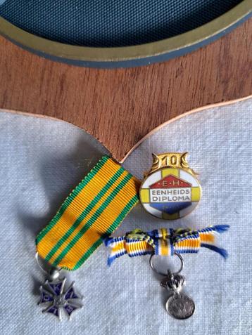 Militairia - Lintje met Medaille, 4 st beschikbaar voor biedingen