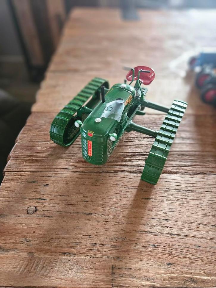 Oliver OC-3 rupsvoertuig model, Hobby en Vrije tijd, Modelbouw | Auto's en Voertuigen, Gebruikt, Overige typen, 1:32 tot 1:50