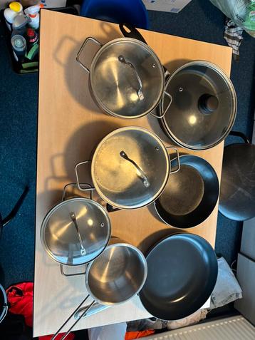 Pannenset + deksels beschikbaar voor biedingen