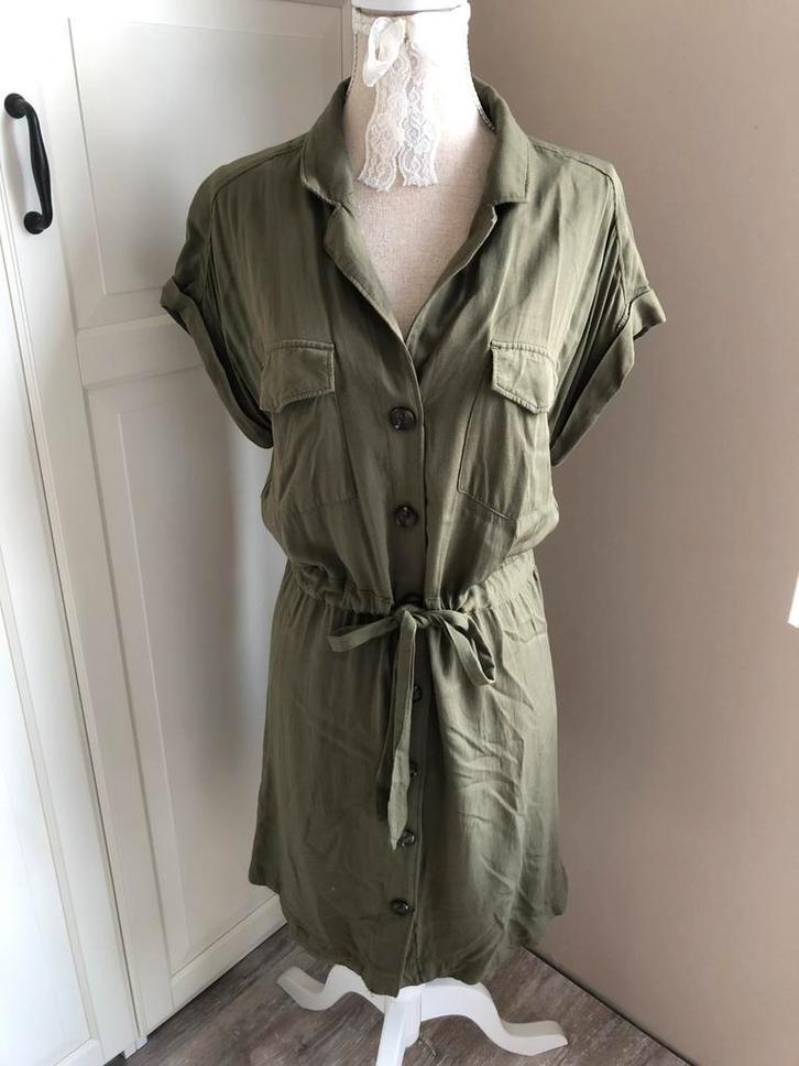 Groen jurkje van H&M. Maat 38., Kleding | Dames, Jurken, Zo goed als nieuw, Maat 38/40 (M), Groen, Boven de knie, Verzenden