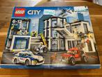 LEGO 60141 Politiebureau, Kinderen en Baby's, Speelgoed | Duplo en Lego, Ophalen of Verzenden, Zo goed als nieuw, Complete set