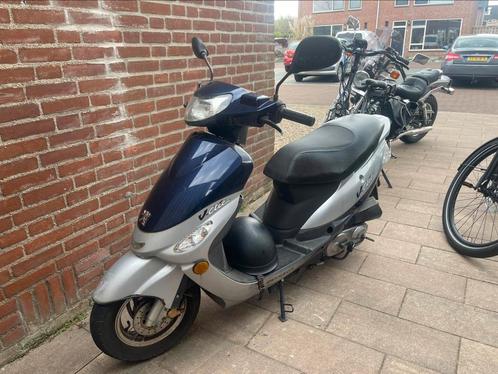 Peugeot v clic, Fietsen en Brommers, Scooters | Peugeot, Gebruikt, Overige modellen, Maximaal 45 km/u, Benzine, Ophalen