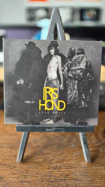Iris Hond - Dear World (Gesigneerd) beschikbaar voor biedingen