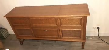 Vintage Houten Audio Meubel beschikbaar voor biedingen