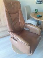 In prijs verlaagd Fauteuil  leer draaibaar op houten voet., Ophalen, Leer, 50 tot 75 cm