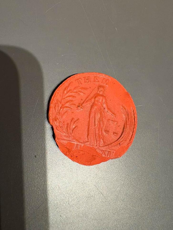 19e-eeuwse rode zegellakafdruk met Themis (Justitia), Antiek en Kunst, Antiek | Religie, Verzenden