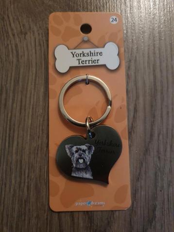 Nieuwe hart sleutelhanger van een yorkshire terriër. beschikbaar voor biedingen