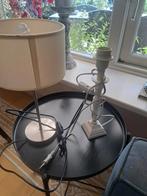 2 kleine staande lampen 1 met kap en verlichting, Ophalen of Verzenden, Gebruikt, Rond, 50 cm of meer