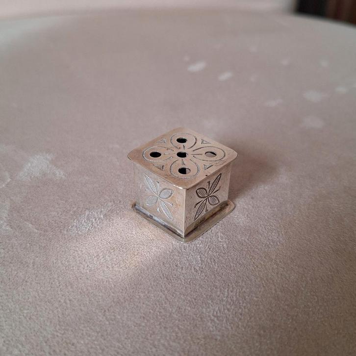 Antieke Miniatuur Zilveren Stoof, Antiek en Kunst, Antiek | Goud en Zilver, Zilver, Ophalen of Verzenden
