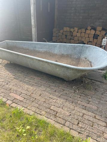 Zinken bad voor beplanting beschikbaar voor biedingen