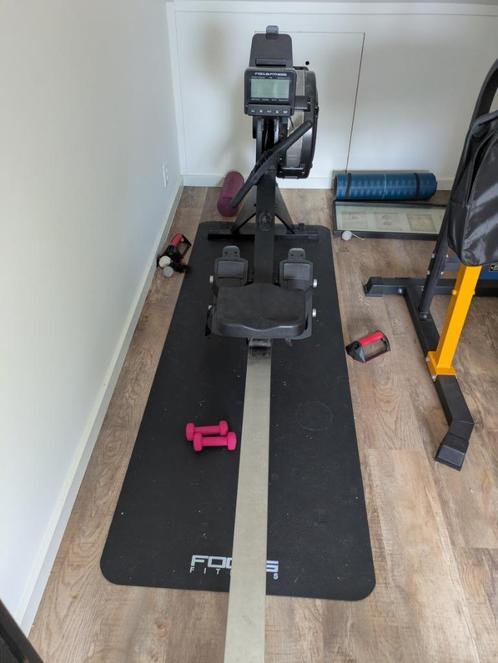 Focus fitness Row 6 met mat en bezorging, Sport en Fitness, Fitnessapparatuur, Zo goed als nieuw, Roeitrainer, Armen, Benen, Borst