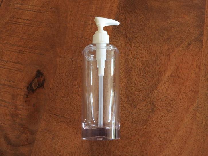 Nieuw zeeppompje, doorzichtig plastic met zachtroze gloed., Huis en Inrichting, Badkamer | Badtextiel en Accessoires, Nieuw, Overige typen