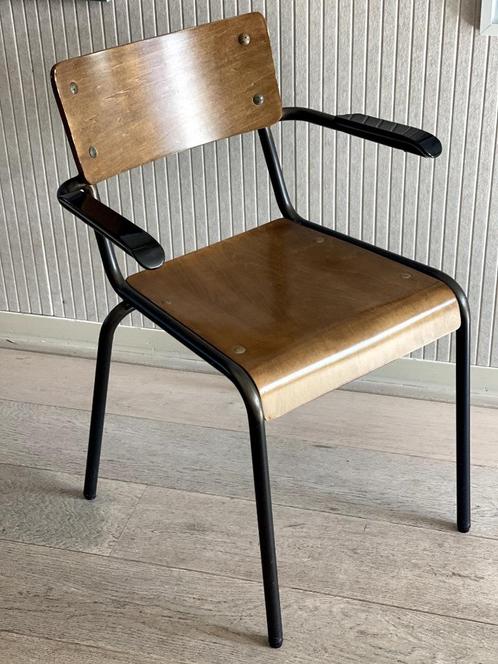 8xvintage schoolstoel bakkeliet/hout ijzersterk/stapelbaar, Huis en Inrichting, Stoelen, Gebruikt, Vijf, Zes of meer stoelen, Hout