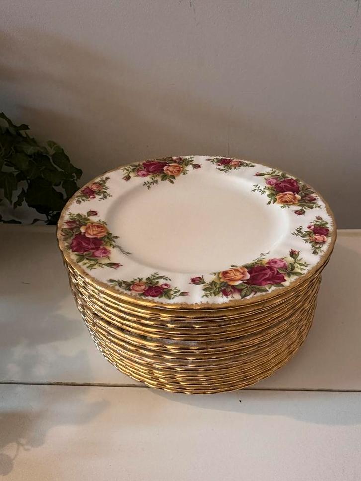 16 Royal Albert bordjes diameter 20 cm Old Country Roses, Antiek en Kunst, Antiek | Servies los, Ophalen of Verzenden
