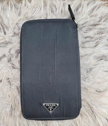 Prada beschikbaar voor biedingen