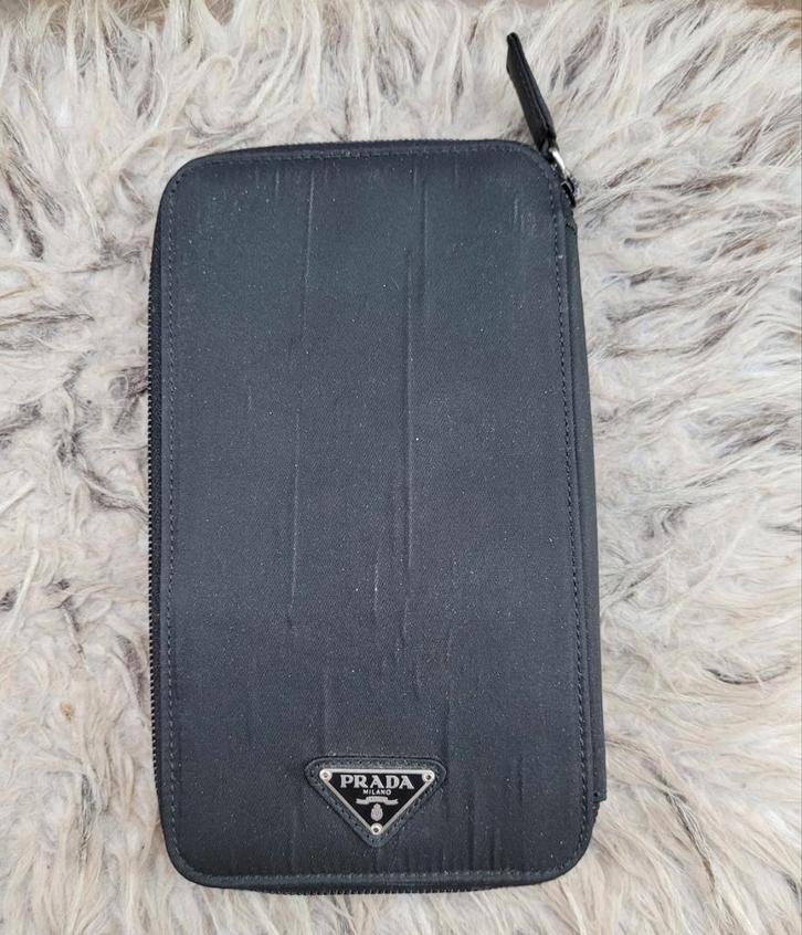 Prada, Sieraden, Tassen en Uiterlijk, Portemonnees, Zo goed als nieuw, Guess, Zwart, Leer, Ophalen of Verzenden