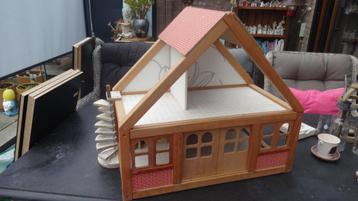 Poppenhuis beschikbaar voor biedingen