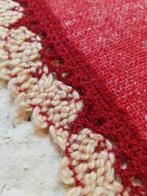Retro tafelkleed koraalrood gehaakte rand 152/127, Huis en Inrichting, Tafelkleden, Binnen, Gebruikt, DJT, Ophalen of Verzenden