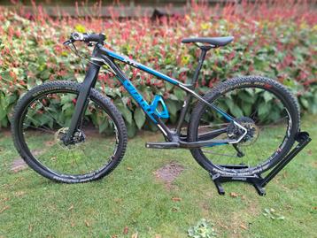 Giant xtc Advanced SL
Carbon mountainbike  beschikbaar voor biedingen