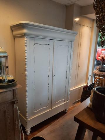 Brocante witte Biedemeier kast / meidenkast beschikbaar voor biedingen