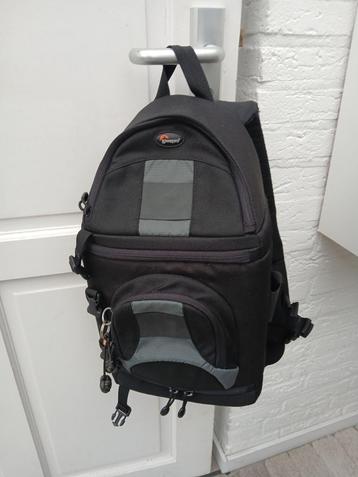 Ruime, stevige Lowepro Slingshot 200 AW rugzak+regenhoes beschikbaar voor biedingen