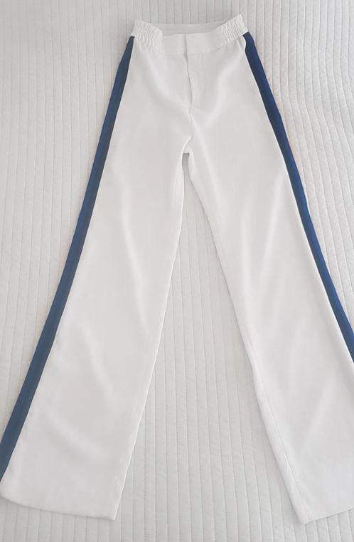 Zara flared pantalon maat xs wit met strepen broeken broek, Kleding | Dames, Broeken en Pantalons, Gedragen, Maat 34 (XS) of kleiner