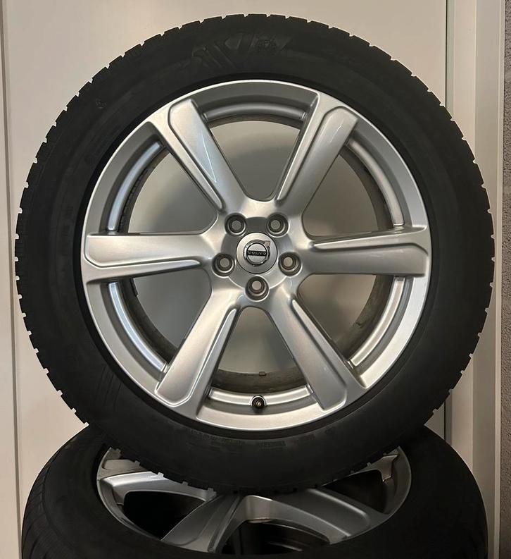 Nieuwstaat! Volvo XC90 / XC60 19 Inch Velgen + Winterbanden, Auto-onderdelen, Banden en Velgen, Banden en Velgen, Winterbanden