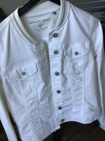 Kleding beschikbaar voor biedingen