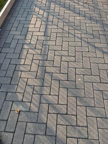 +/- 16,5 m2 betonklinker 21x10,5x8 antraciet  beschikbaar voor biedingen