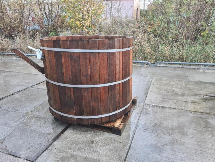 Hottub met jets, bubbels en verwarming, Tuin en Terras, Bubbelbaden en Hottubs, Gebruikt, Vast, Ophalen