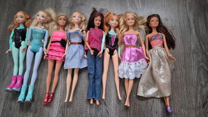 8 barbies van Mattel, Kinderen en Baby's, Speelgoed | Poppen, Barbie, Ophalen of Verzenden
