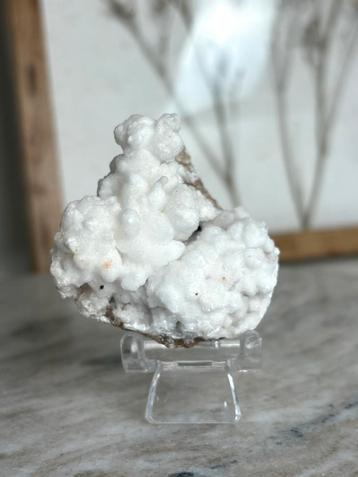 Witte aragoniet beschikbaar voor biedingen