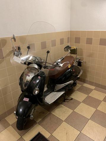Retro scooter rijd perfect  beschikbaar voor biedingen