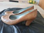 Prachtige pumps Fred de la Bretoniere. Maat 38, Kleding | Dames, Pumps, Fred de la Bretoniere, Beige, Ophalen of Verzenden